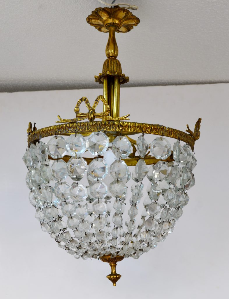 Lámpara de techo antigua vintage. Lámpara de bronce lágrimas cristal  cristales.